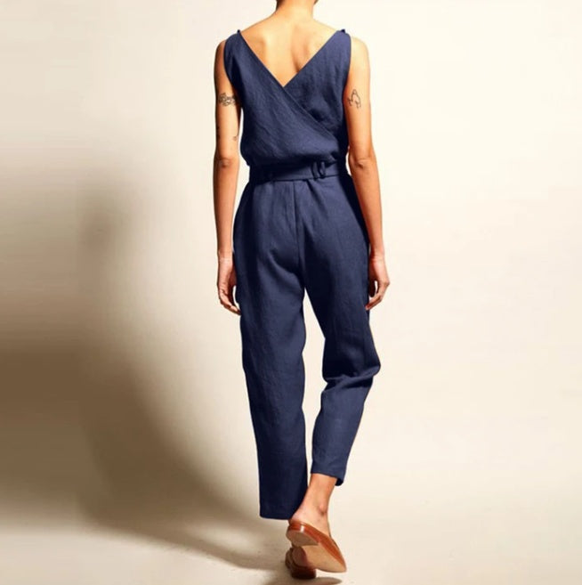 Keely® | Mouwloze, geknoopte jumpsuit met V-hals en zakken