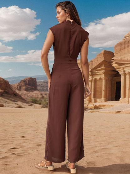 Delilah® | Mouwloze jumpsuit met gerimpelde boothals