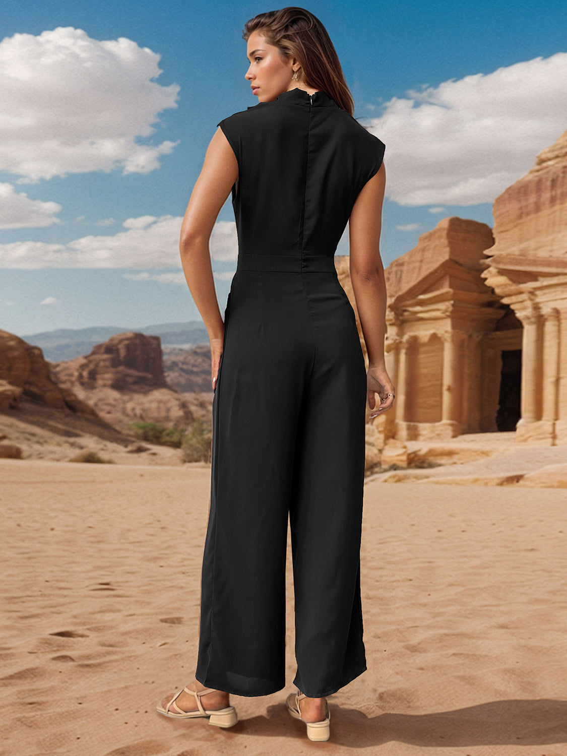 Delilah® | Mouwloze jumpsuit met gerimpelde boothals