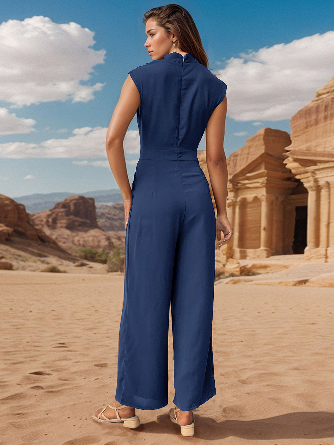 Delilah® | Mouwloze jumpsuit met gerimpelde boothals